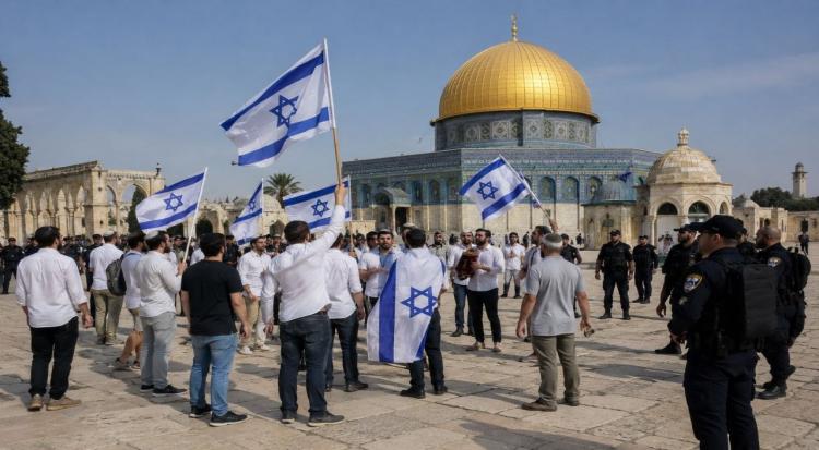 Israeli Settlers Gather and Sing National Anthem at Al-Aqsa Mosque