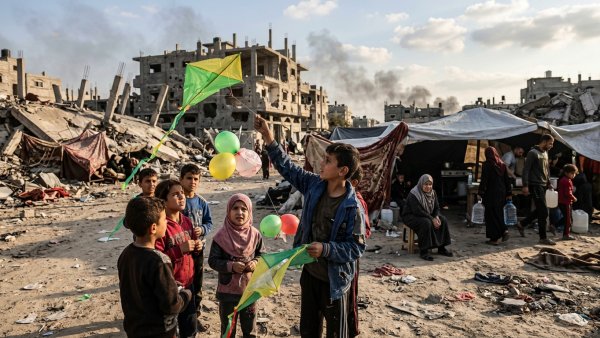 Israel Orders Gaza Evacuations Over Kites and Balloons as Katz Threatens Severe Response
