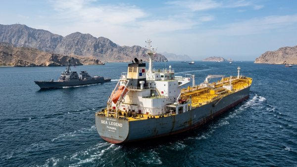US Limits Military Air Defence for Tankers Crossing Strait of Hormuz