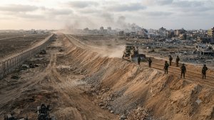 Israel Builds Earthen Barrier Beyond Ceasefire Line in Gaza, Raising Annexation Fears