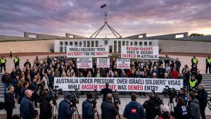 Australia Under Pressure Over Israeli Soldiers’ Visas While Bassem Youssef Was Denied Entry